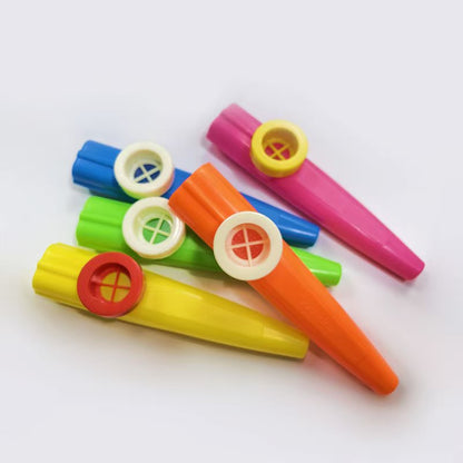 7 Pcs Plastic Kazoos, Humming Musical Instruments Multi Colors Kazu, Good Gift for All Ages, A Good Companion for Ukulele, Violin, Guitar, Piano Keyboard,  Holiday Game for The Family Party  Festive Tune