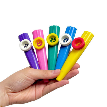7 Pcs Plastic Kazoos, Humming Musical Instruments Multi Colors Kazu, Good Gift for All Ages, A Good Companion for Ukulele, Violin, Guitar, Piano Keyboard,  Holiday Game for The Family Party  Festive Tune